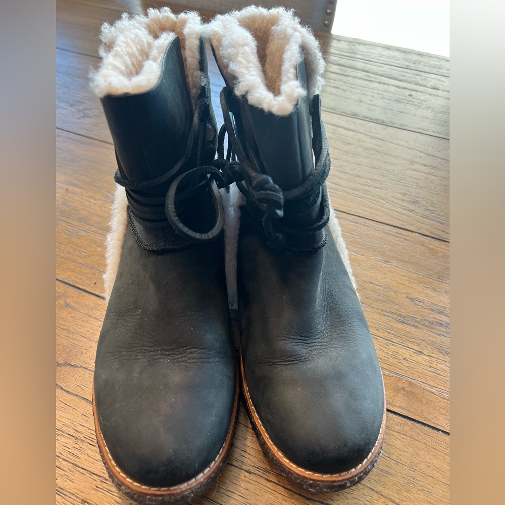 UGG Women’s Size 8 Luisa Water Resistant Black Leather Shearling Boots #1012545 - Picture 7 of 8